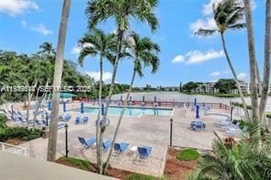 Beautiful 2BR/2BA condo in Whitehall at Pine Island Ridge, Davie on Pine Island Ridge Country Club in Florida - for sale on GolfHomes.com, golf home, golf lot