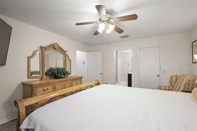 FANTASTIC TURNKEY 3/2 Amarillo with SPACIOUS UNDER-AIR BONUS on The Links of Spruce Creek in Florida - for sale on GolfHomes.com, golf home, golf lot
