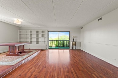 Don't miss this exceptional opportunity to own a 2-bedroom on Heather Ridge Golf Club in Illinois - for sale on GolfHomes.com, golf home, golf lot