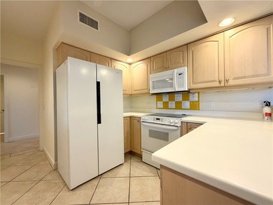 VERY RARE 1st FLOOR LAKEFRONT END UNIT AVAILABLE. 3 BD/2.5 BATHS on Oak Harbor Country Club in Florida - for sale on GolfHomes.com, golf home, golf lot