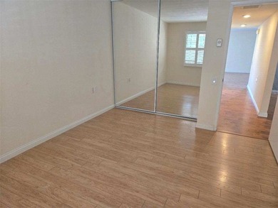 GREAT LOCATION WITH FANTASTIC VIEW!  Spacious 2 bed & 1.75 bath on Leisure Village Par 3 Golf Course in California - for sale on GolfHomes.com, golf home, golf lot