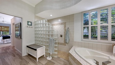 Under contract-accepting backup offers. Enjoy luxurious comfort on University Park Country Club in Florida - for sale on GolfHomes.com, golf home, golf lot