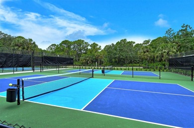 Under contract-accepting backup offers. Enjoy luxurious comfort on University Park Country Club in Florida - for sale on GolfHomes.com, golf home, golf lot