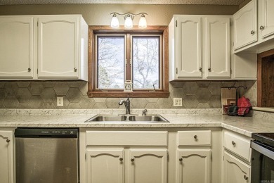 Charming 3 bed/3 bath home in a quiet area of Hot Springs on DeSoto Golf Course in Arkansas - for sale on GolfHomes.com, golf home, golf lot