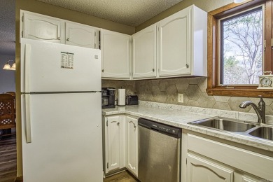 Charming 3 bed/3 bath home in a quiet area of Hot Springs on DeSoto Golf Course in Arkansas - for sale on GolfHomes.com, golf home, golf lot