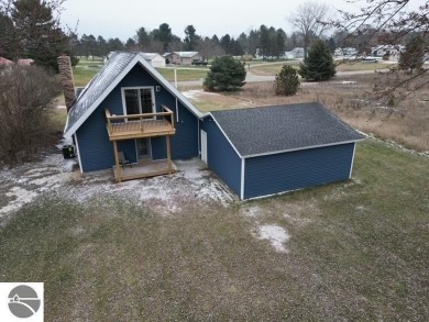 BETTER THAN NEW! Take a look at this sharp 3-bedroom Chalet at on The Pines Golf Course at Lake Isabella in Michigan - for sale on GolfHomes.com, golf home, golf lot