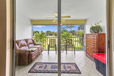 Discover this bright and beautifully maintained 2-bedroom on  in Florida - for sale on GolfHomes.com, golf home, golf lot