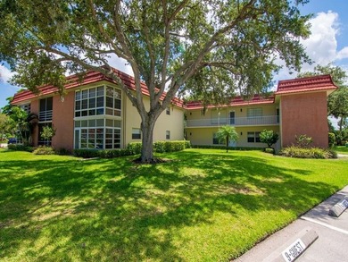 Vista Royale 55+ PRICED TO SELL QUICKLY. Needs light updating on The American Golf Club in Florida - for sale on GolfHomes.com, golf home, golf lot