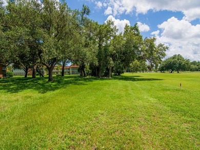 Vista Royale 55+ PRICED TO SELL QUICKLY. Needs light updating on The American Golf Club in Florida - for sale on GolfHomes.com, golf home, golf lot