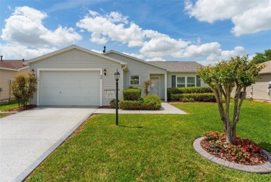 Under contract-accepting backup offers. W-E-L-C-O-M-E to your on The Links of Spruce Creek in Florida - for sale on GolfHomes.com, golf home, golf lot