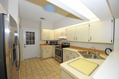 Nice 2BR+Office Villa at Woodside Condominiums in exclusive on Spruce Creek Golf Club in Florida - for sale on GolfHomes.com, golf home, golf lot