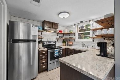SEE AGENT REMARKS. Nicely updated townhouse near Lake DeSoto on DeSoto Golf Course in Arkansas - for sale on GolfHomes.com, golf home, golf lot