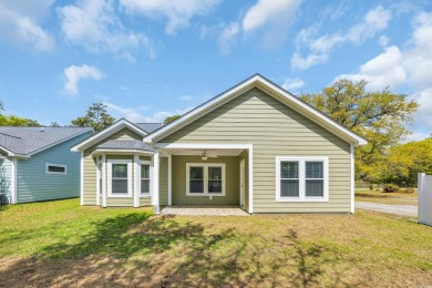 This cottage style home offers three bedrooms and two fully on Beachwood Golf Club in South Carolina - for sale on GolfHomes.com, golf home, golf lot