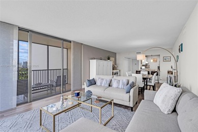 EXCEPTIONAL AVENTURA LIVING OVERLOOKING TURNBERRY GOLF COURSE on Turnberry Isle Resort and Club in Florida - for sale on GolfHomes.com, golf home, golf lot