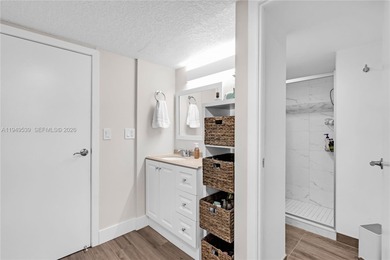 EXCEPTIONAL AVENTURA LIVING OVERLOOKING TURNBERRY GOLF COURSE on Turnberry Isle Resort and Club in Florida - for sale on GolfHomes.com, golf home, golf lot