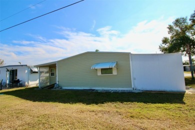 **ENORMOUS LIVING SPACE IN GOLDEN GATE** Enjoy one of the on Mainlands Golf Club in Florida - for sale on GolfHomes.com, golf home, golf lot