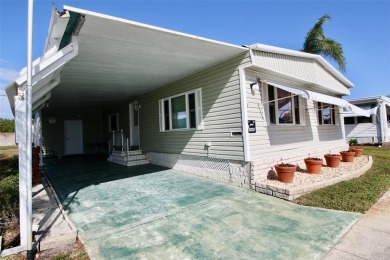 **ENORMOUS LIVING SPACE IN GOLDEN GATE** Enjoy one of the on Mainlands Golf Club in Florida - for sale on GolfHomes.com, golf home, golf lot