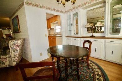 **ENORMOUS LIVING SPACE IN GOLDEN GATE** Enjoy one of the on Mainlands Golf Club in Florida - for sale on GolfHomes.com, golf home, golf lot