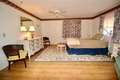 **ENORMOUS LIVING SPACE IN GOLDEN GATE** Enjoy one of the on Mainlands Golf Club in Florida - for sale on GolfHomes.com, golf home, golf lot