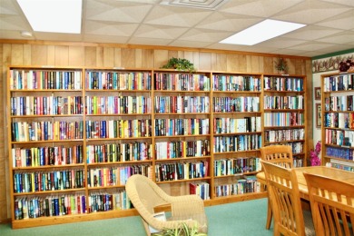 **ENORMOUS LIVING SPACE IN GOLDEN GATE** Enjoy one of the on Mainlands Golf Club in Florida - for sale on GolfHomes.com, golf home, golf lot