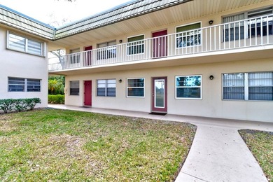 This fully furnished Vista Gardens condo is move-in ready! on Vero Beach South Golf Course in Florida - for sale on GolfHomes.com, golf home, golf lot