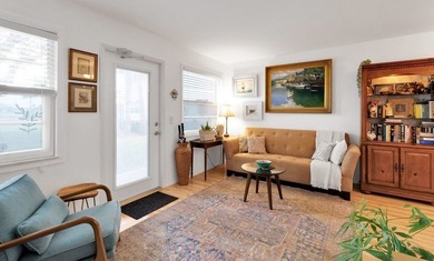 This fully furnished Vista Gardens condo is move-in ready! on Vero Beach South Golf Course in Florida - for sale on GolfHomes.com, golf home, golf lot