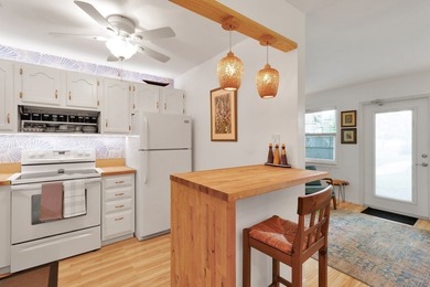 This fully furnished Vista Gardens condo is move-in ready! on Vero Beach South Golf Course in Florida - for sale on GolfHomes.com, golf home, golf lot