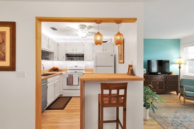 This fully furnished Vista Gardens condo is move-in ready! on Vero Beach South Golf Course in Florida - for sale on GolfHomes.com, golf home, golf lot