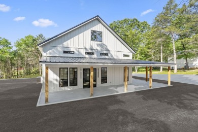 On Fleek. Bussin'. IYKYK.Welcome to a truly exceptional modern on Kimberling City Golf Club in Missouri - for sale on GolfHomes.com, golf home, golf lot