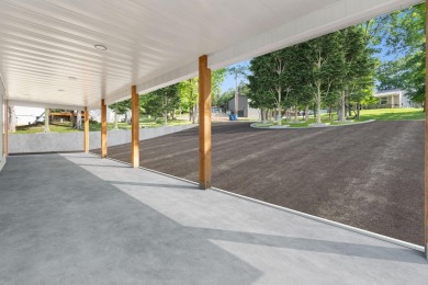 On Fleek. Bussin'. IYKYK.Welcome to a truly exceptional modern on Kimberling City Golf Club in Missouri - for sale on GolfHomes.com, golf home, golf lot
