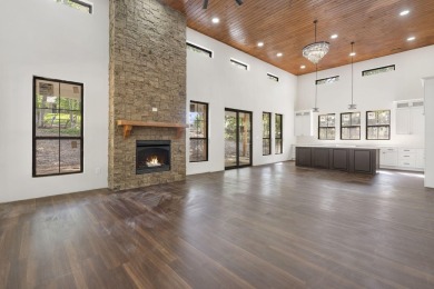 On Fleek. Bussin'. IYKYK.Welcome to a truly exceptional modern on Kimberling City Golf Club in Missouri - for sale on GolfHomes.com, golf home, golf lot