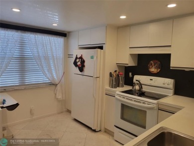 ***LOVELY 2ND FLOOR UNIT WITH SERENE VIEWS OF GOLF COURSE! on Wynmoor Golf Course in Florida - for sale on GolfHomes.com, golf home, golf lot