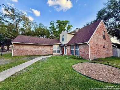 Location, location, location!! Cozy and ready to move in house on Oak Hills Country Club in Texas - for sale on GolfHomes.com, golf home, golf lot