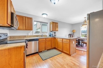 Looking for a  2/3 Bed 2.5 Bath 1 1/2 Story End Unit? This is on Beacon Hill Golf Club in Michigan - for sale on GolfHomes.com, golf home, golf lot