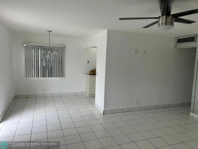 ELEGANT 2/2 APARTMENT AT DESIRABLE KINGS POINT WITH SPECTACULAR on Kings Point Golf - Executive in Florida - for sale on GolfHomes.com, golf home, golf lot