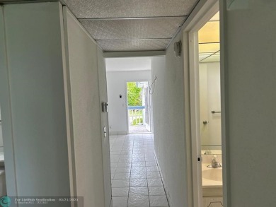 ELEGANT 2/2 APARTMENT AT DESIRABLE KINGS POINT WITH SPECTACULAR on Kings Point Golf - Executive in Florida - for sale on GolfHomes.com, golf home, golf lot