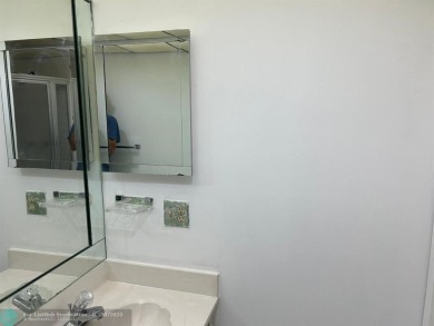 ELEGANT 2/2 APARTMENT AT DESIRABLE KINGS POINT WITH SPECTACULAR on Kings Point Golf - Executive in Florida - for sale on GolfHomes.com, golf home, golf lot