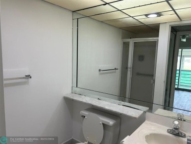 ELEGANT 2/2 APARTMENT AT DESIRABLE KINGS POINT WITH SPECTACULAR on Kings Point Golf - Executive in Florida - for sale on GolfHomes.com, golf home, golf lot