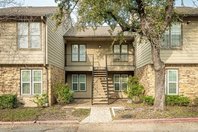 Charming first-floor 1-bedroom, 1.5-bath condo in a gated Far on Prestonwood Country Club - Dallas County in Texas - for sale on GolfHomes.com, golf home, golf lot
