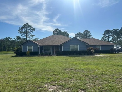 Spacious 3BR+sunroom, 2.5 Bathrooms home in the highly desirable on Chiefland Golf and Country Club in Florida - for sale on GolfHomes.com, golf home, golf lot
