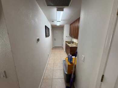 Spacious 3BR+sunroom, 2.5 Bathrooms home in the highly desirable on Chiefland Golf and Country Club in Florida - for sale on GolfHomes.com, golf home, golf lot
