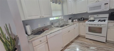 MOVE IN READY - UPGRADED - TURNKEY -GOLF CART INCLUDED- NO BOND on The Links of Spruce Creek in Florida - for sale on GolfHomes.com, golf home, golf lot