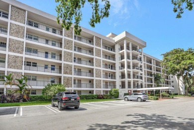 Discover serene lakeside living in this spacious 1-bedroom, 1 on Palm-Aire Country Club and Resort - Palms in Florida - for sale on GolfHomes.com, golf home, golf lot