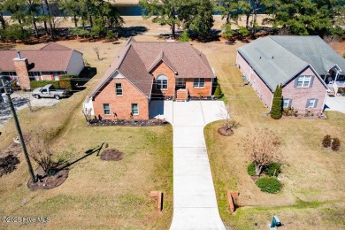 SCHEDULE YOUR SHOWING!!! COZY AND SERENE WITH THE ABILITY FOR on Harbour Point Golf Club in North Carolina - for sale on GolfHomes.com, golf home, golf lot