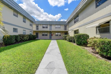 Fully furnished, beautifully updated, 2 bedroom, 2 full bathroom on Kings Point Golf - Executive in Florida - for sale on GolfHomes.com, golf home, golf lot