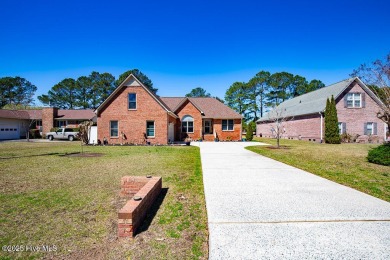 SCHEDULE YOUR SHOWING!!! COZY AND SERENE WITH THE ABILITY FOR on Harbour Point Golf Club in North Carolina - for sale on GolfHomes.com, golf home, golf lot