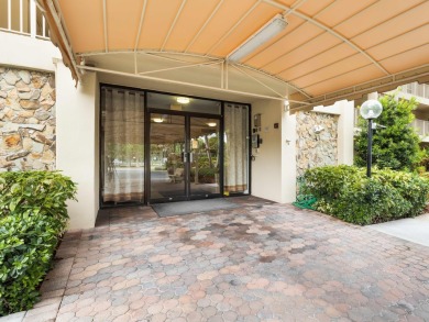 LIVE WHERE YOU PLAY~Beautiful 2/2 condo is your perfect retreat on Palm-Aire Country Club and Resort - The Oaks in Florida - for sale on GolfHomes.com, golf home, golf lot