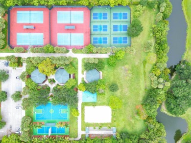 LIVE WHERE YOU PLAY~Beautiful 2/2 condo is your perfect retreat on Palm-Aire Country Club and Resort - The Oaks in Florida - for sale on GolfHomes.com, golf home, golf lot