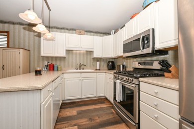 DELAVAN 3 BEDROOM, 2 FULL BATH, UPPER UNIT CONDOMINIUM with GOLF on Delbrook Golf Course in Wisconsin - for sale on GolfHomes.com, golf home, golf lot