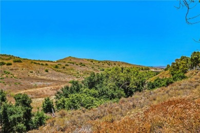 Welcome to this charming 2-bedroom, 2-bathroom end-unit condo on Tijeras Creek Golf Club in California - for sale on GolfHomes.com, golf home, golf lot